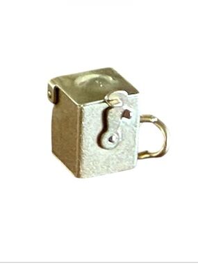 14k Yellow Gold Vintage Charm Pendant